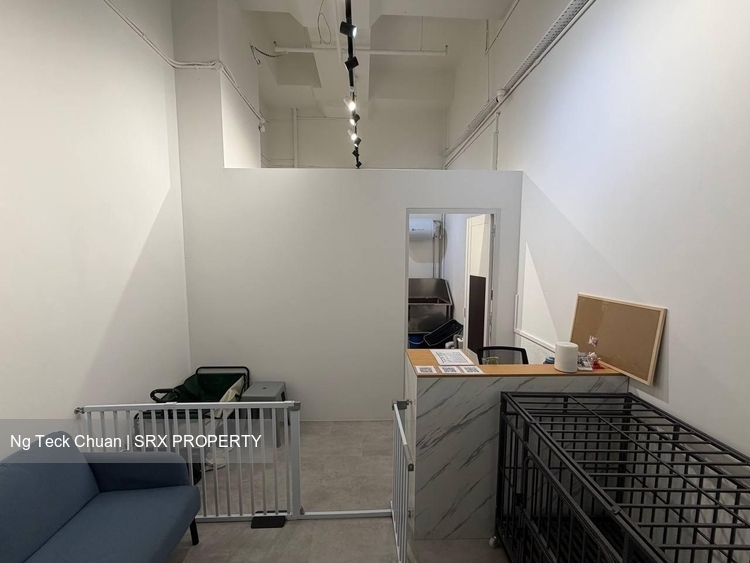 East Village (D16), Retail #545154231